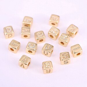 Oro color micro pave CZ Zircon cuadrado cobre intitial Carta espacio perlas para diy encantos pulsera collar joyería hallazgos 20PCS