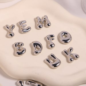 10 piezas, colgante de Color plata pulida, letra inicial del alfabeto, encanto para collar, joyería personalizada, regalo para ella