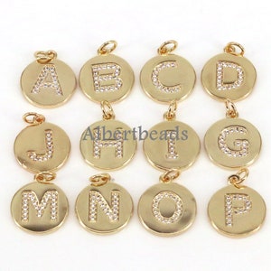 10PCS, colgante de letras de alfabeto pave de cobre CZ, colgante de encanto minimalista redondo, carta de alfabeto chapado en oro para joyería diy haciendo hallazgos