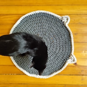 Chunky knit wool cat bed, cat mat. Cat wool rug. Gift for cat or dog. Cat lover gift. Pet bed. Crafted rug mat for cats to lounge and play.