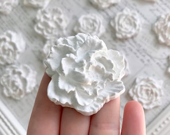 White Flower Magnet, Chalk White Flower Magnet, Hand Painted Magnet, Vintage Flower Magnet, Cottage Chic Magnet, Hand Painted Flower Magnet