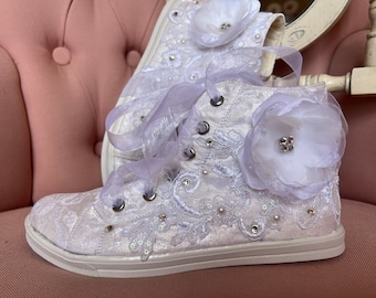 Holy communion shoes gift for girls, comfortable wedding shoes gift for bride, embroidered ivory shoes for flower girls wedding, pearl white