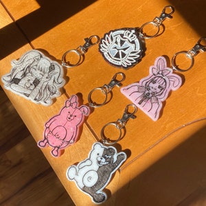 Hecho a mano a pedido Danganronpa Personajes Llaveros de resina, Anime Charm, Junko Enoshima, Monokuma, Monomi, Chiaki Nanami, Hope&#39;s Peak Academy