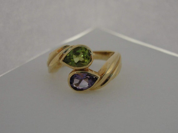 Vintage 14k Yellow Gold Amethyst and Peridot Bypa… - image 1