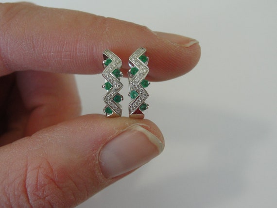 18k White Gold Emerald and Diamond Zig Zag Huggie… - image 1