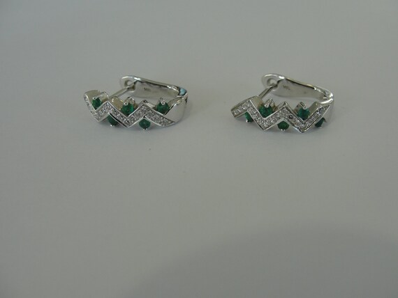 18k White Gold Emerald and Diamond Zig Zag Huggie… - image 3