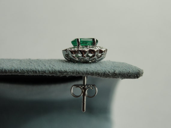 STUNNING 14k white gold emerald and diamond halo … - image 5