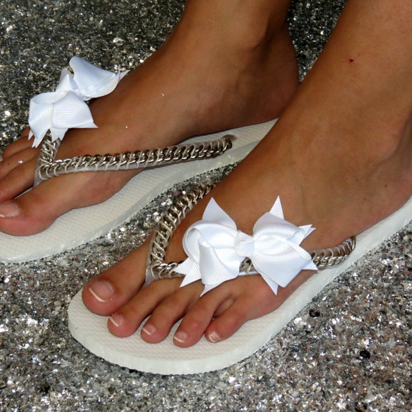 Weiße Braut Flip Flops, Hochzeit Flip Flops, flache Braut Schuhe, Braut Dusche Geschenk