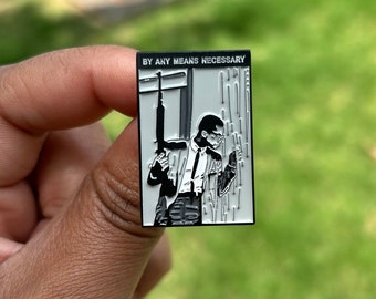 Broche Malcolm X en émail par tous les moyens