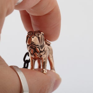 Vakkancs Shar Pei (dog breed) minisculpture keychain (3D solid bronze) / miniature figure