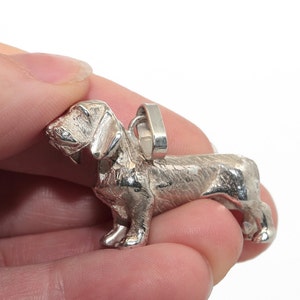 Vakkancs wire haired Dachshund (dog breed) minisculpture pendant (solid sterling silver, 3D) / miniature figure