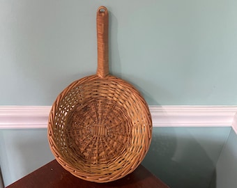 1970's Vintage Skillet Shaped Wicker Basket - Strong & Sturdy - 12.5" Long Frying Pan - Pots and Pans Kitchen Decor - Sit or Hang Figural