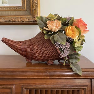 13.5&quot; Long Medium Horn of Plenty Basket Cornucopia Basket Sitting or Hanging Footed / Thanksgiving Harvest Woven Basket / Fall Wicker