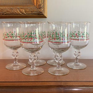 Set of 6 Vintage Arby Libbey Christmas Berries and Holly with Bow on Stem Wine Goblet Glasses 1980&#39;s Water Goblets Iced Tea 10 oz Capacity