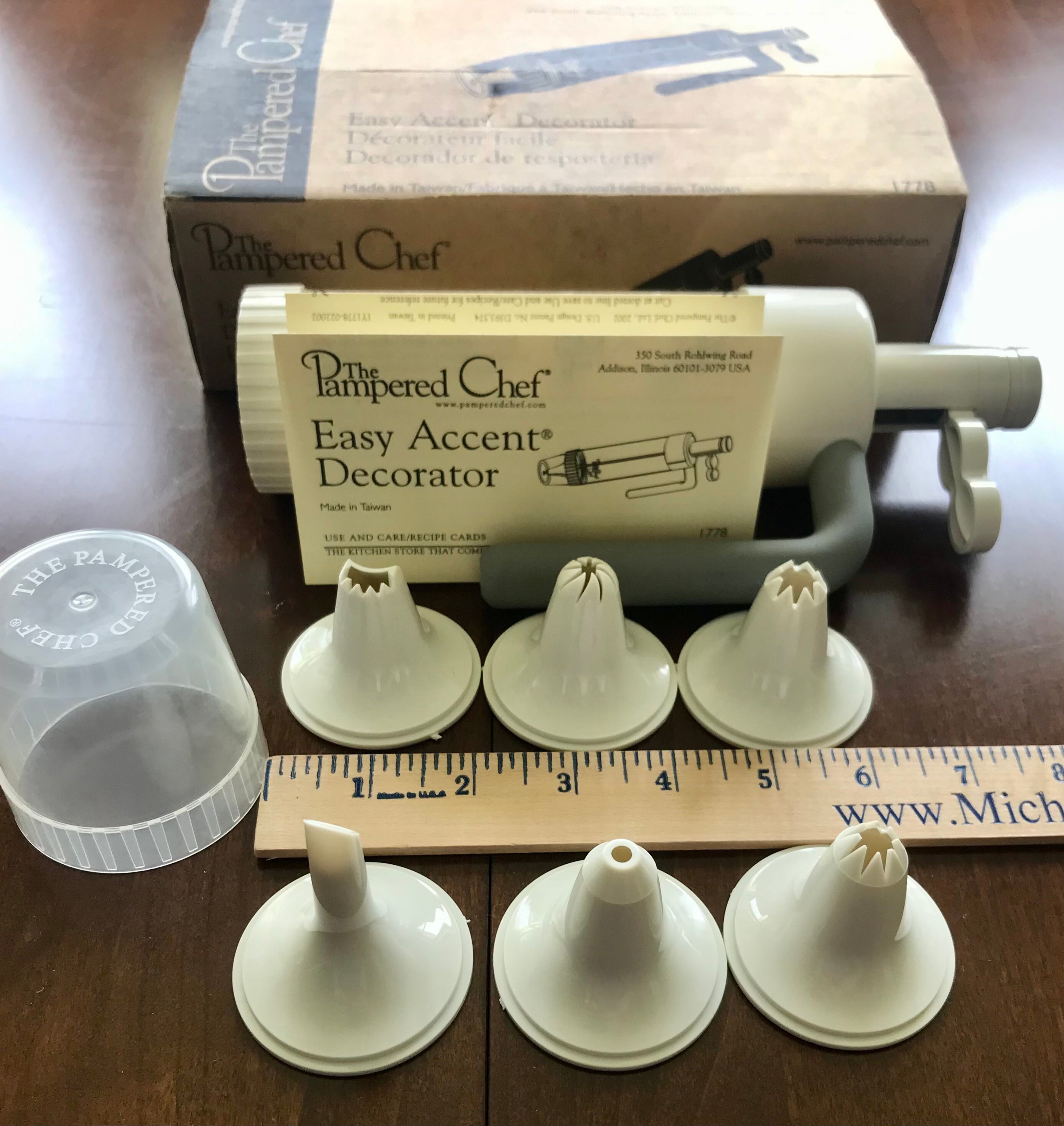 Pampered Chef Easy Accent Decorator for sale Only 3 left