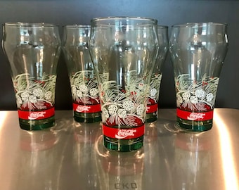 Pine Cone Coca-Cola Gläser 5er Set Schnee Coca Cola Coke Glockenförmiges Coca Cola Trinkglas Urlaub Weihnachten Pinecone Green Cola Glas