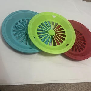 Set di 8 portapiatti di carta in plastica rossi, 5 blu e 1 verde da 10 pollici, portapiatti di carta vintage, sottopiatti riutilizzabili, piatti di carta usa e getta