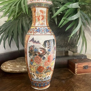 Chinese Flower Vase Vintage Porcelain Small Work Of Art  Handcrafted Porcelain Ginger Jar Vase with Gold Made in China 10