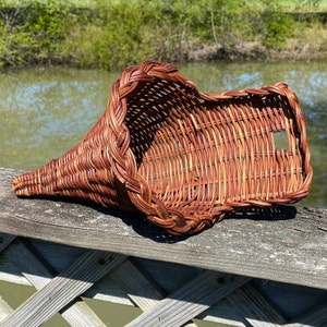 Horn of Plenty Basket / Cornucopia Basket / Hanging Basket / Footed Basket / Thanksgiving Harvest Woven Basket Fall Decor Decorating Wicker