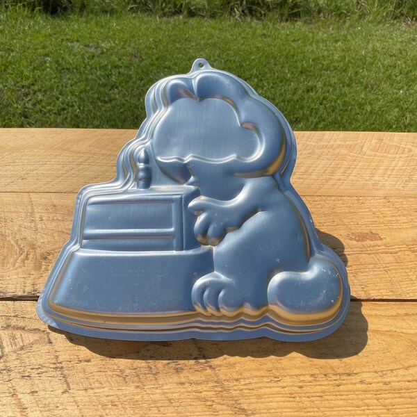 1981 Garfield Wilton Cake Pan Vintage 2105-2447 Viacom - Cartoon Animation Baking - 1978 1981 Vintage Collectible Garfield Birthday Cake Pan