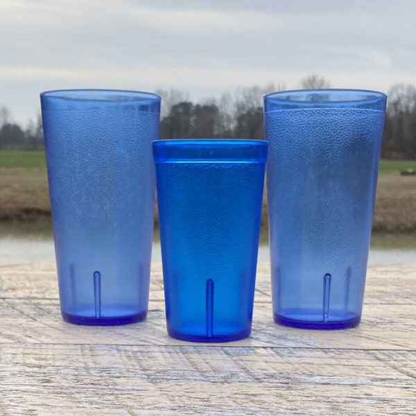 3 Vintage Texan Blue Plastic Tumblers - Pebbled Hammered Design - 16 oz & 12 oz - Dallas Texas - 320 and 312 Models - Stacking