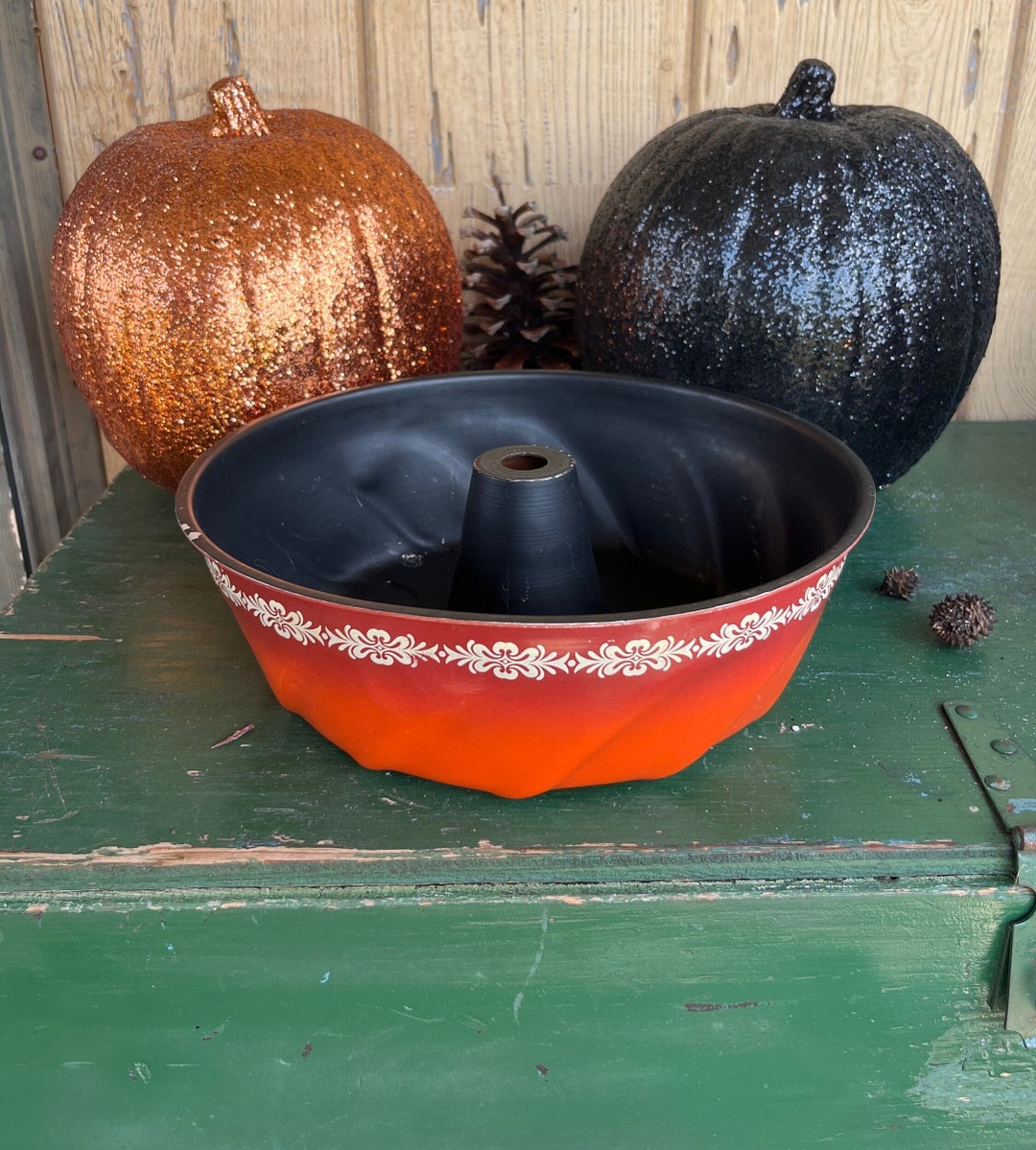 Rare Orange & Black Bundt Pan W/ Beautiful White Trim Metal Bundt Pan Jello Mold / Kitchen Bundt