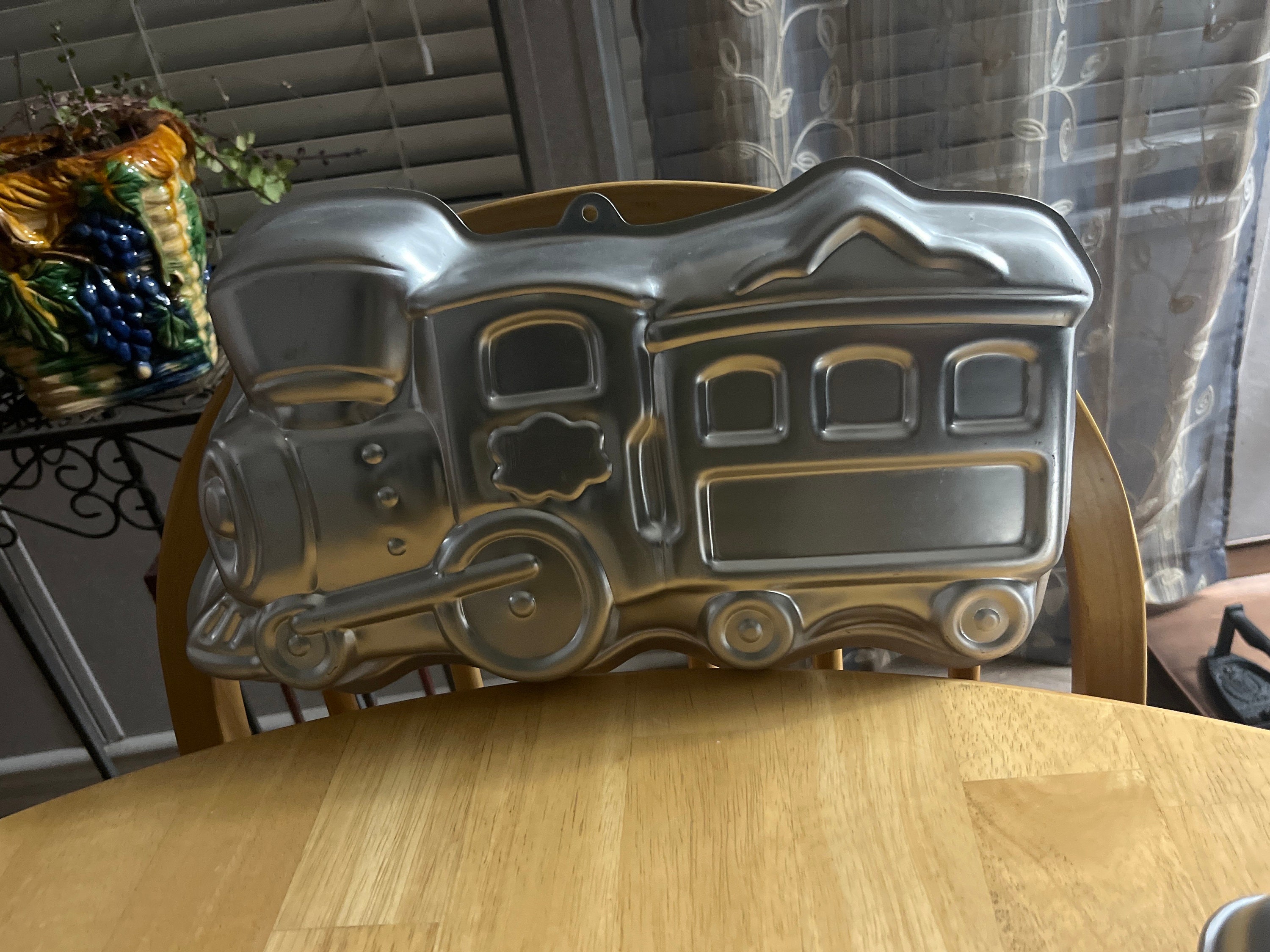 Wilton mini locomotive singles cake pan, makes 6 individual train cakes for  kids Birthday parties, candy molds, aluminum molds.