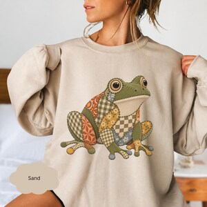 Patchwork Frog Sweatshirt | Quilted Pattern Amphibian Crewneck
