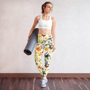 Light Summer Floral Leggings – All Over Print Yoga Pants, Butterfly Nature Leggings for Women, Printed Workout Leggings, Boho Activewear