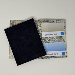 Puede incluir: Juego de tres tazas de cerámica con acabado mate y moteado. Las tazas son de color crema, gris claro y gris oscuro. Cada taza tiene un diseño simple y minimalista, ideal para café o té.