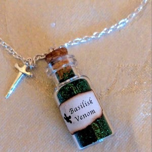 Colgante de veneno de basilisco: regalo para fans de Harry Potter, cadena de plata