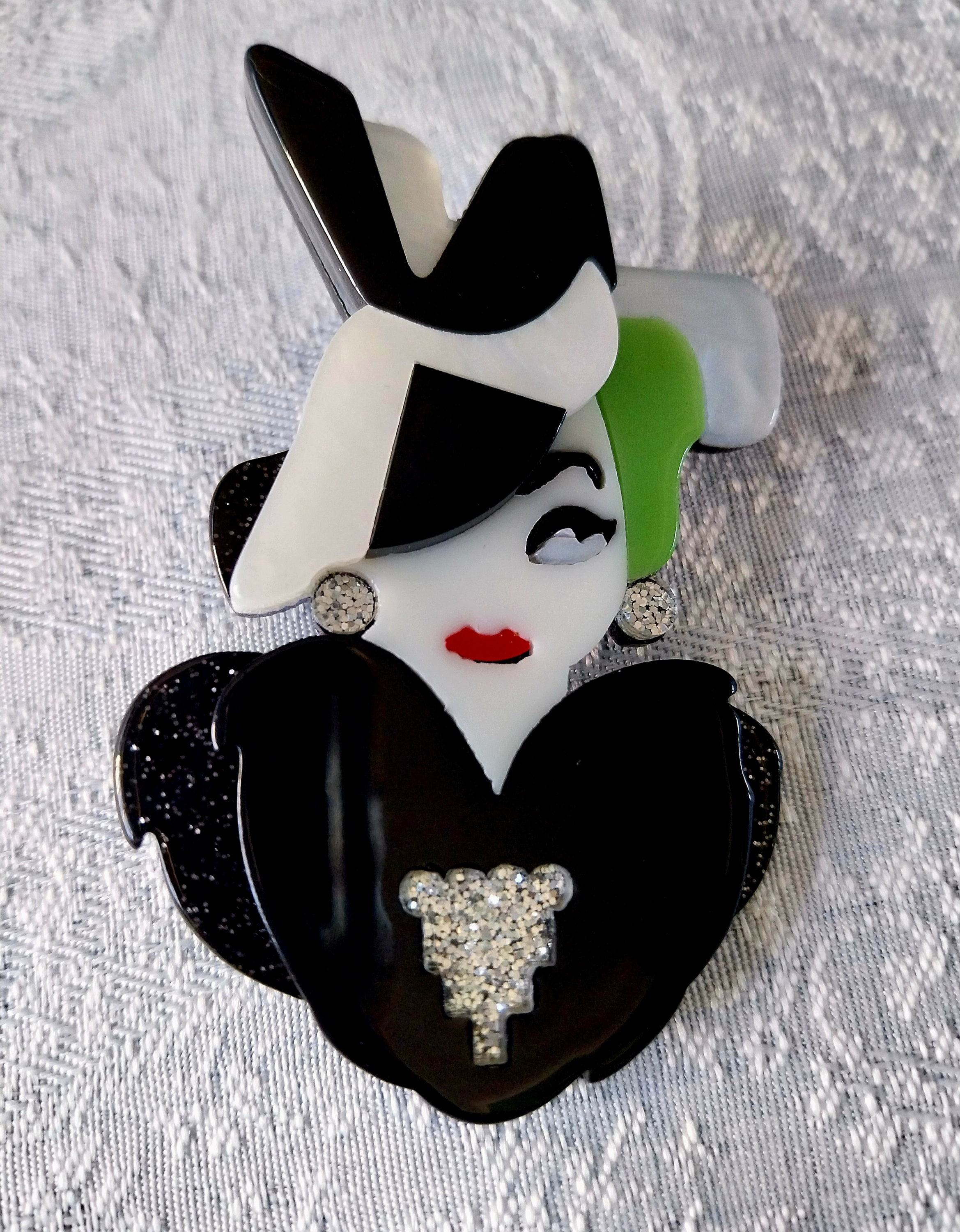 Lady Weird オブジェ Bewitching Figure, Faye | Grandin Road