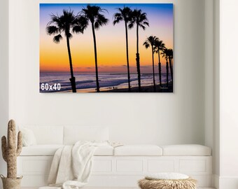 Fotografía de palmeras al atardecer junto al mar: siluetas de la costa californiana, arte mural costero, impresión artística de atardecer en la playa