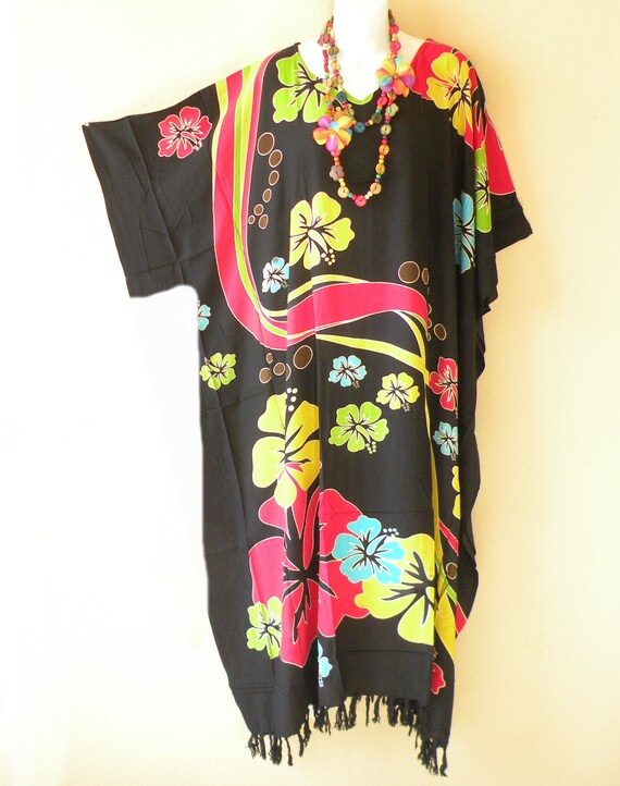 Zwarte veelkleurige batik handgeschilderde bloemen hibiscus grote