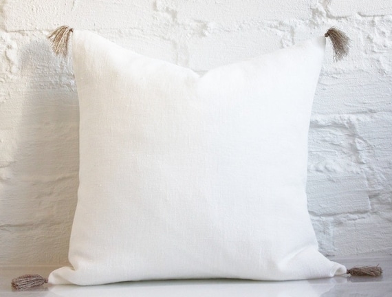 Linen pillow cover with tassels Linen pillowcase with tassels for