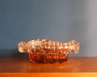 Pertti Santalahti, Humppila Kasvimaala (?) Salo Finland amber bowl, 1980s design glass art