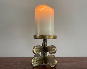 Guiseppe Gallo brutalist brass candlestick, hammered flower shape candle holder, 1960s