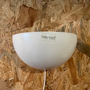 Modern vintage white metal wall lamp by Light Studio by Horn. Postmodern sleek lamp, sleek white wall lamp