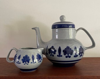 Boch Baltic de Belgique, tasses et soucoupes bleues, tasse à café / tasse à thé, vaisselle vintage. A vendre à la pièce