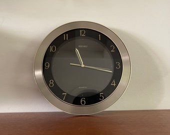 SEIKO wall clock quartz. Midcentury modern Japan clock years kitchen clock, black gold and aluminum