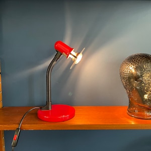 Memphis style desk lamp in red with black details, 90s lamp from the brand &quot;Brilliant&quot;