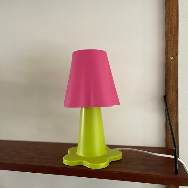 Vintage Ikea MAMMUT lamp, Plastic flower lamp pink with green. By Morten Kjetstrup and Allan Ostgaard