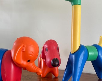 Vintage Tupperware dierentuin speelgoed, complete set van 3 ; giraffe , hond, olifant. Baby / kinderspeelgoed stapelbaar