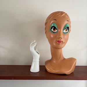 Twiggy head, mannequin. 1970s hat head display mannequin model headphone holder