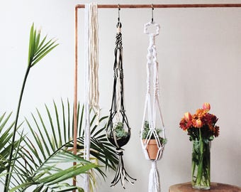 Macrame Plant Hanger / Modern Macrame Plant Hanger / WHITE / Macrame Plant Holder // Macrame / Home Decor / Boho / Boho Style