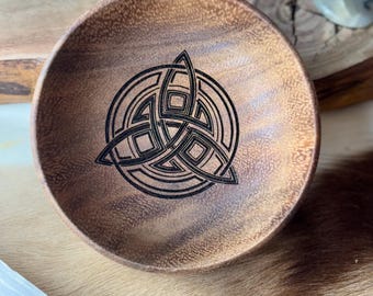Celtic Triquetra Engraved Acacia Key Ring Wallet Coin Bowl Pagan Occult Witchy Spiritual Gift Idea Valet Tray Altar Decor Crystal Bowl Tarot
