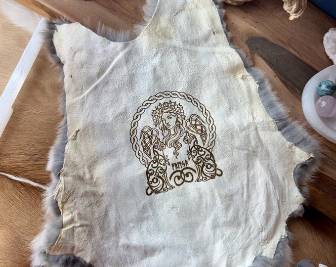 Freya Goddess Rabbit Hide Altar Cloth – Norse Pagan Ritual Centerpiece Mat – Genuine Fur (12"–16″)