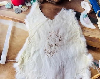 Raven Skull & Moon Rabbit Hide Altar Cloth – Norse Pagan Ritual Centerpiece Mat – Genuine Fur (12"–16″)