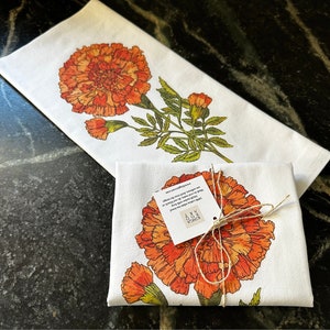 Marigolds Flower White Cotton Tea Towel, Flour Sack Towel 19x28 inches, Flower Kitchen Towel, Kitchen Gift, Kitchen Decor, House Gift