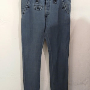 Pantalones teñidos con índigo, cinturón con botón y hebilla lateral de United Bamboo New York — Hechos en Japón, Talla 33